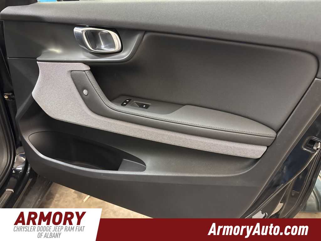 Thumbnail: 2021 Polestar 2 - 40