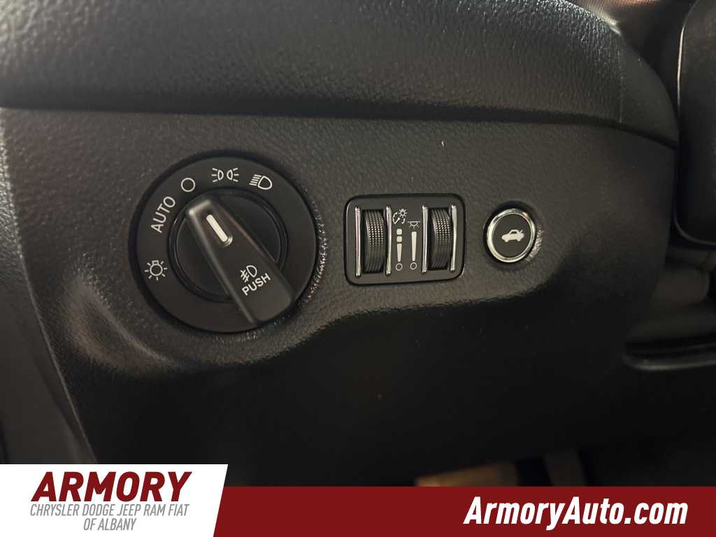 Thumbnail: 2015 Dodge Challenger - 12