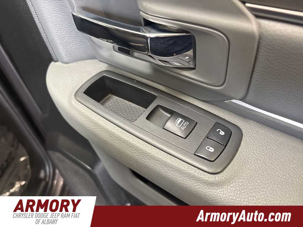 Thumbnail: 2019 RAM 1500 Classic - 34