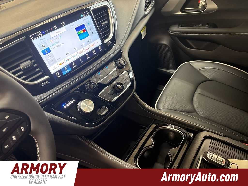 Thumbnail: 2026 Chrysler Pacifica - 15