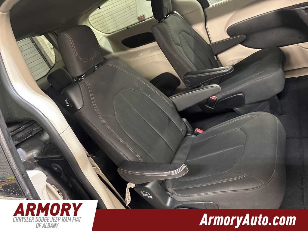 Thumbnail: 2017 Chrysler Pacifica - 32