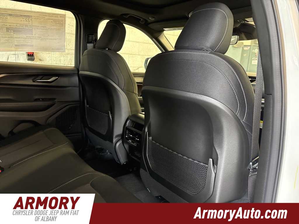 Thumbnail: 2025 Jeep Grand Cherokee - 30