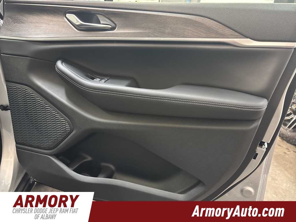 Thumbnail: 2025 Jeep Grand Cherokee - 36