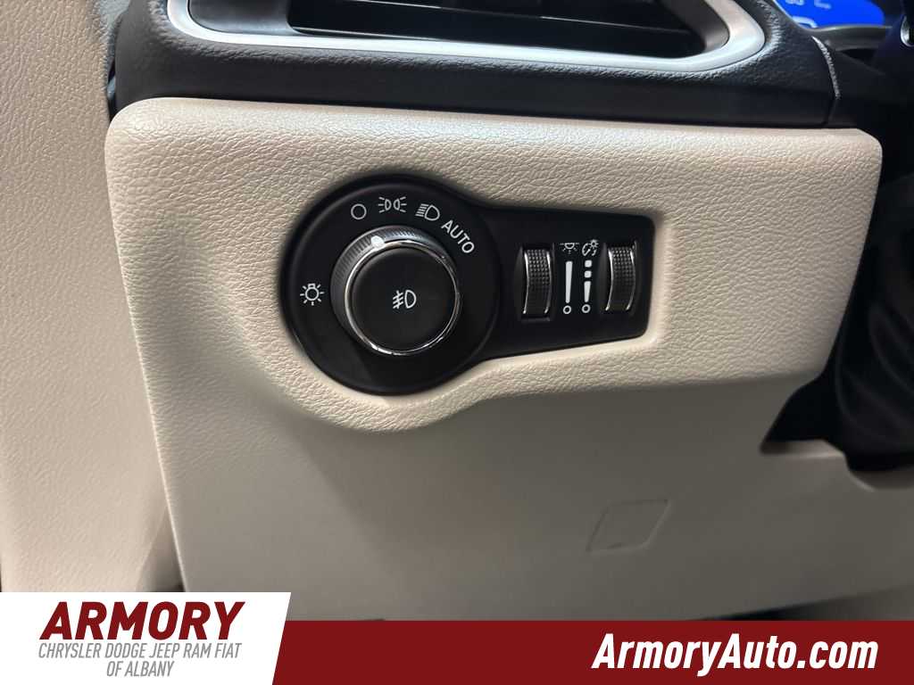 Thumbnail: 2024 Chrysler Pacifica - 11