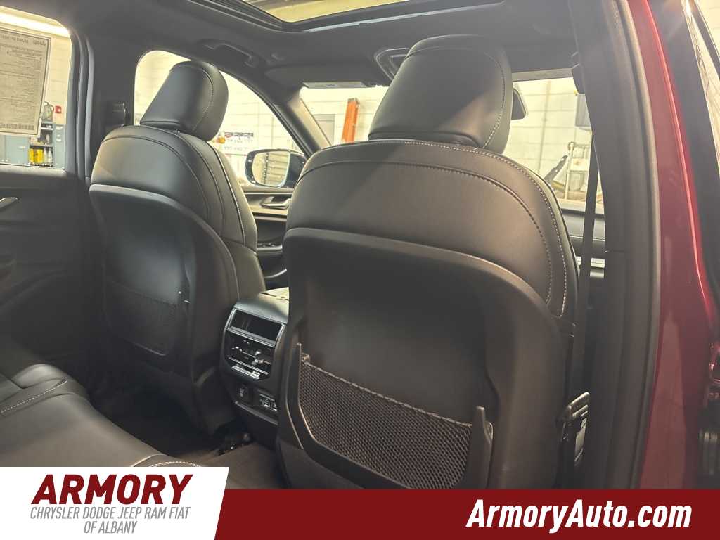 Thumbnail: 2025 Jeep Grand Cherokee - 30