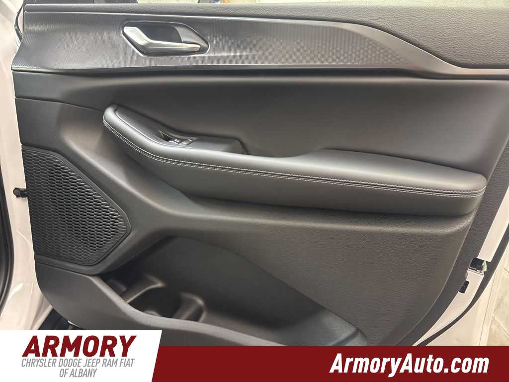 Thumbnail: 2026 Jeep Grand Cherokee - 37