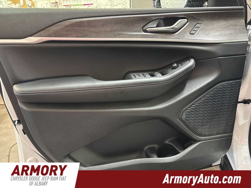 Thumbnail: 2025 Jeep Grand Cherokee - 7