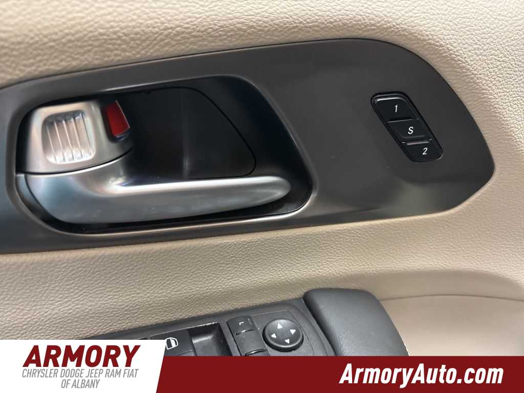 Thumbnail: 2024 Chrysler Pacifica - 9