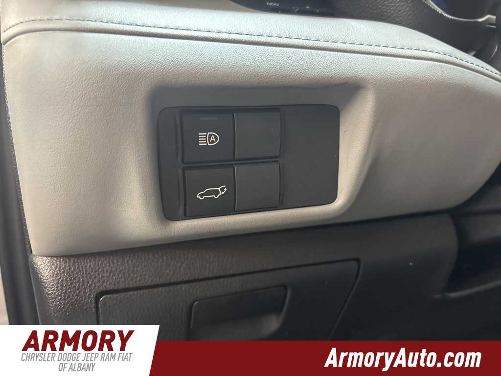 Thumbnail: 2022 Toyota Highlander - 10