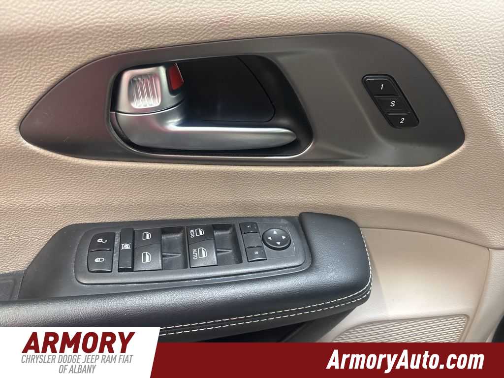 Thumbnail: 2023 Chrysler Pacifica - 8