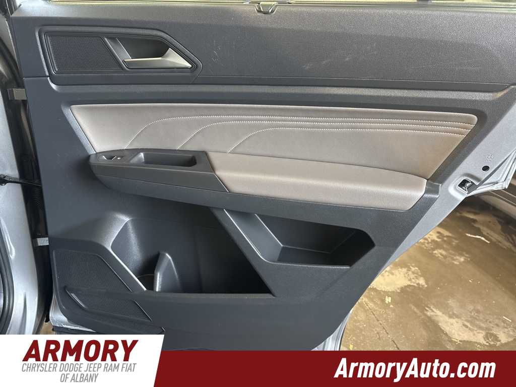 Thumbnail: 2022 Volkswagen Atlas - 33