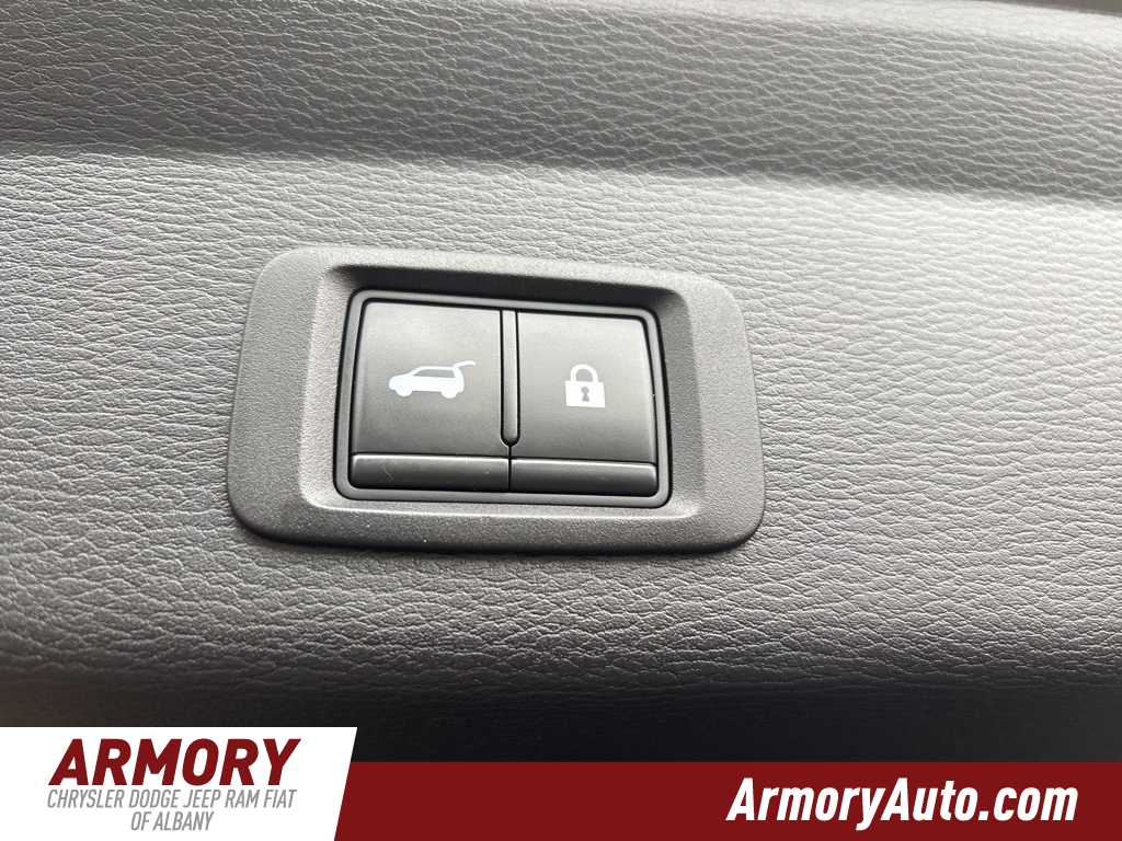 Thumbnail: 2022 Mitsubishi Outlander - 34