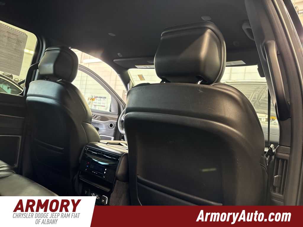 Thumbnail: 2024 Jeep Wagoneer - 40