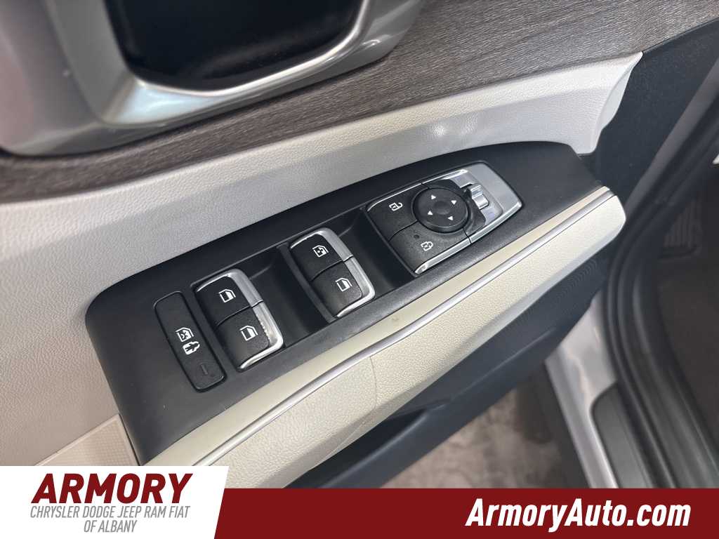 Thumbnail: 2022 Kia Sorento - 8