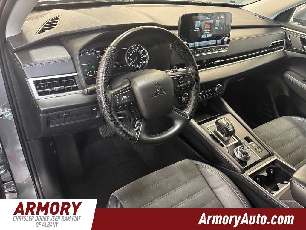 Thumbnail: 2022 Mitsubishi Outlander - 9