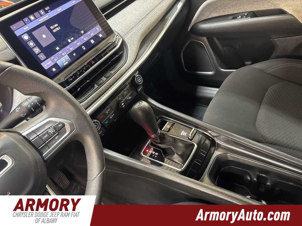 Thumbnail: 2023 Jeep Compass - 15