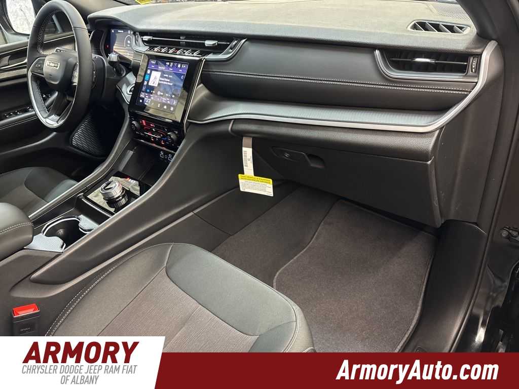 Thumbnail: 2026 Jeep Grand Cherokee - 41