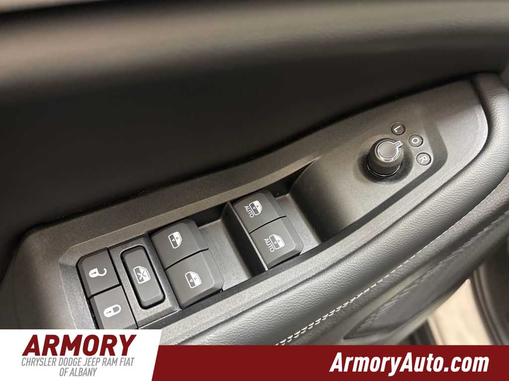 Thumbnail: 2026 Jeep Grand Cherokee - 8