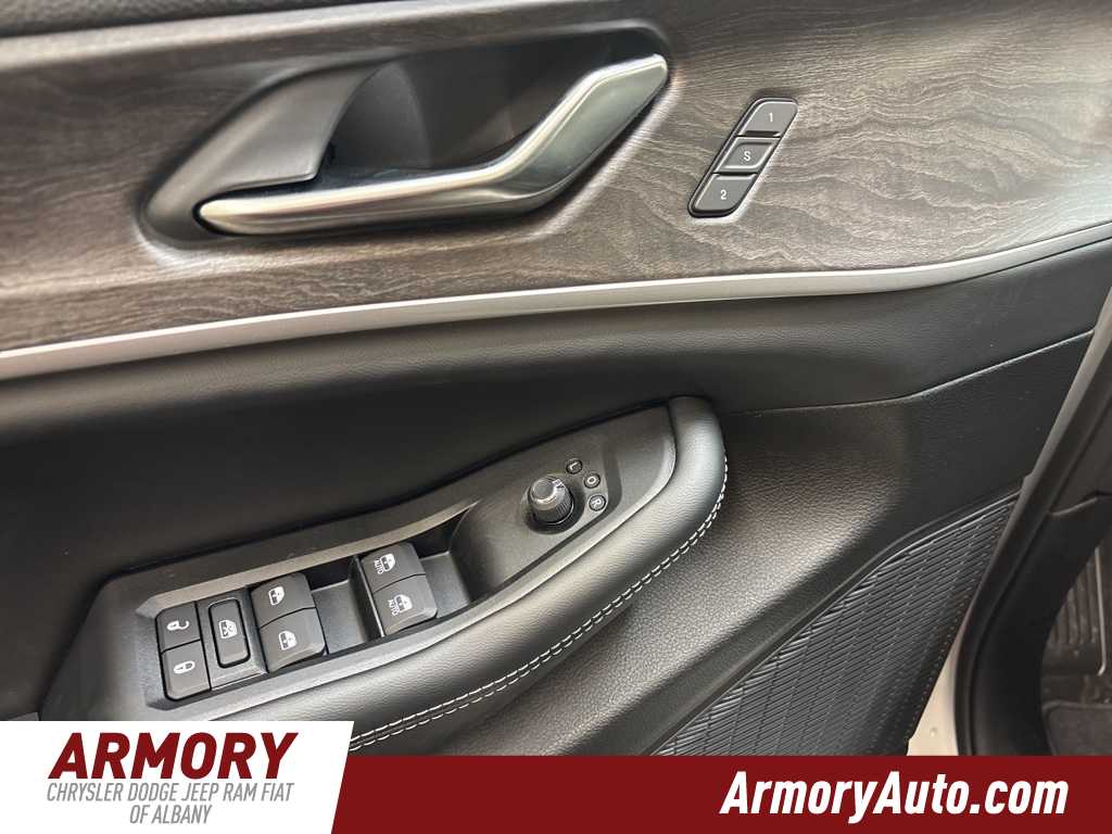 Thumbnail: 2025 Jeep Grand Cherokee - 8