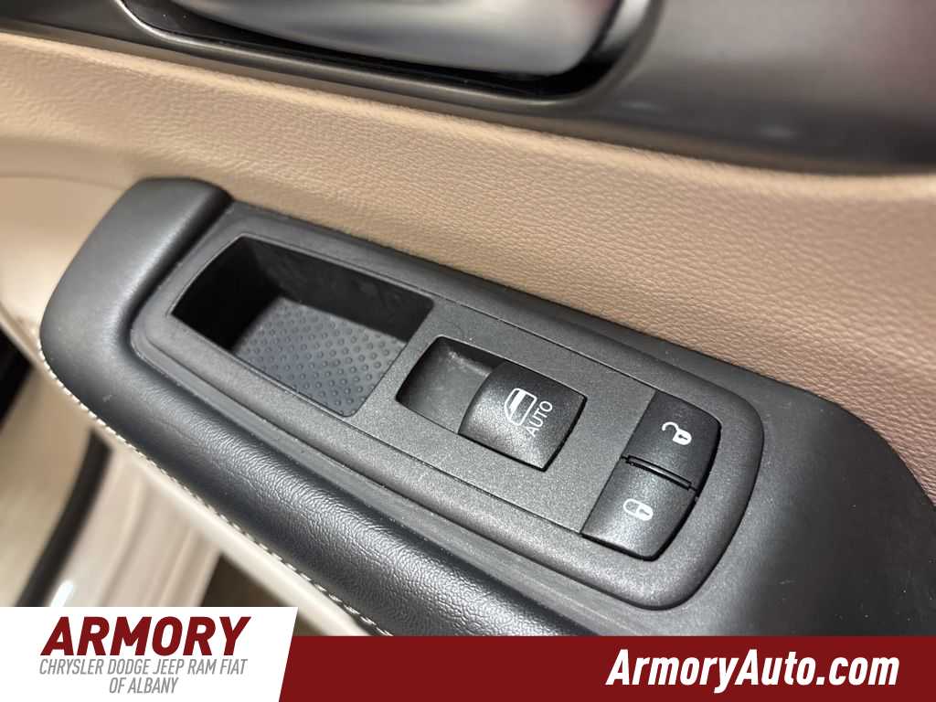 Thumbnail: 2023 Chrysler Pacifica - 39