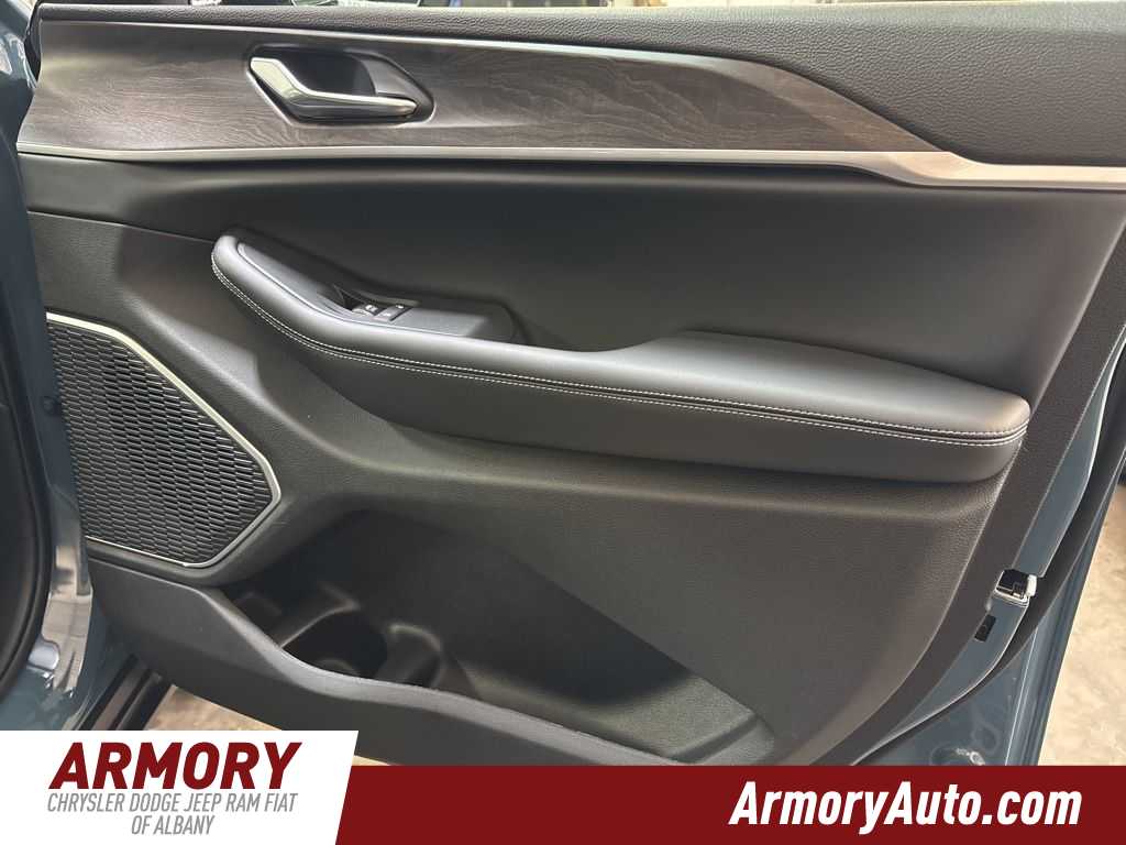 Thumbnail: 2026 Jeep Grand Cherokee - 36