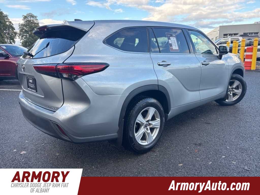 Thumbnail: 2022 Toyota Highlander - 4