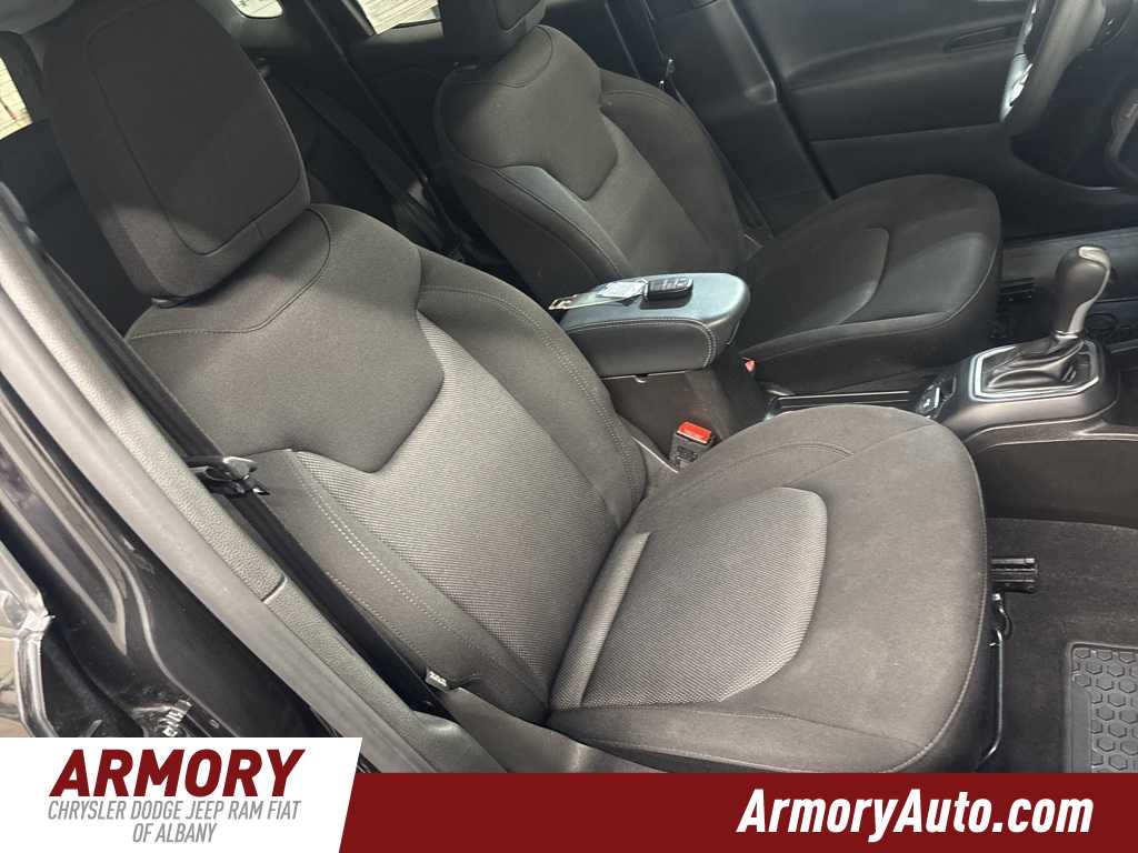 Thumbnail: 2023 Jeep Renegade - 34