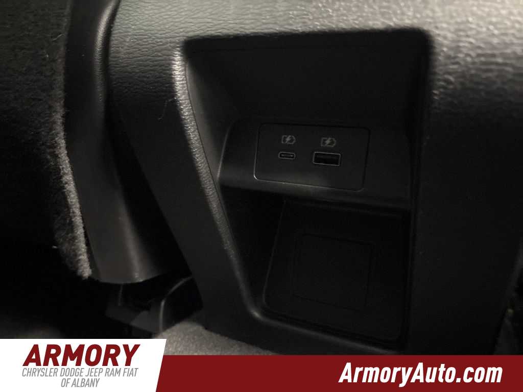 Thumbnail: 2024 Mitsubishi Outlander - 36