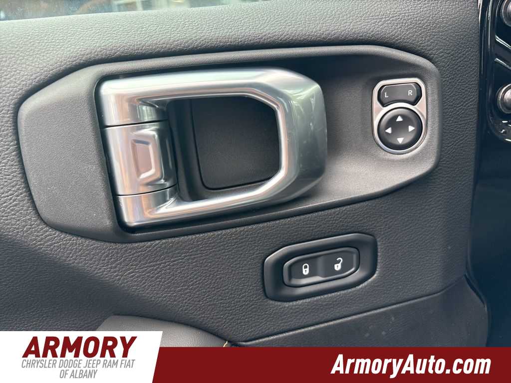 Thumbnail: 2025 Jeep Wrangler - 5