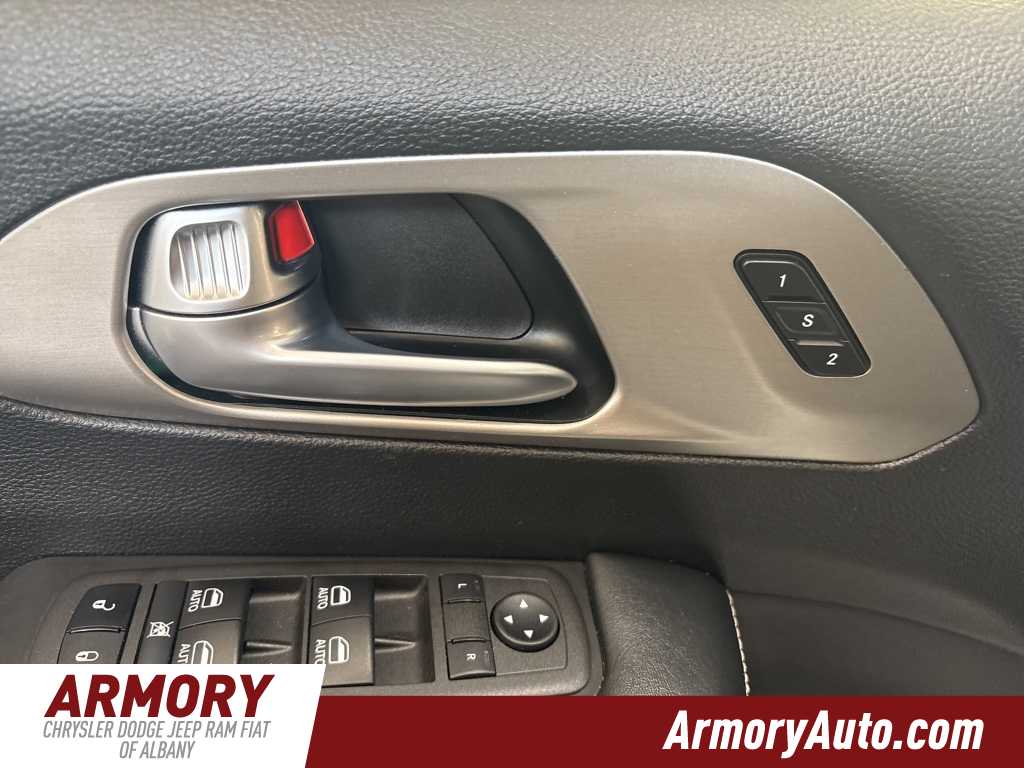 Thumbnail: 2022 Chrysler Pacifica - 9