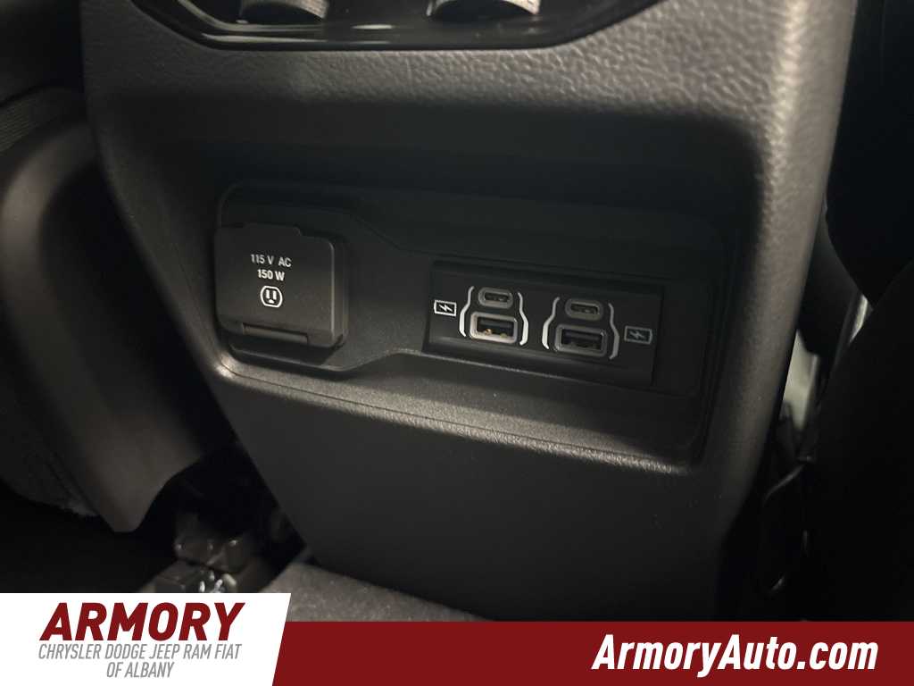 Thumbnail: 2025 Jeep Grand Cherokee - 32