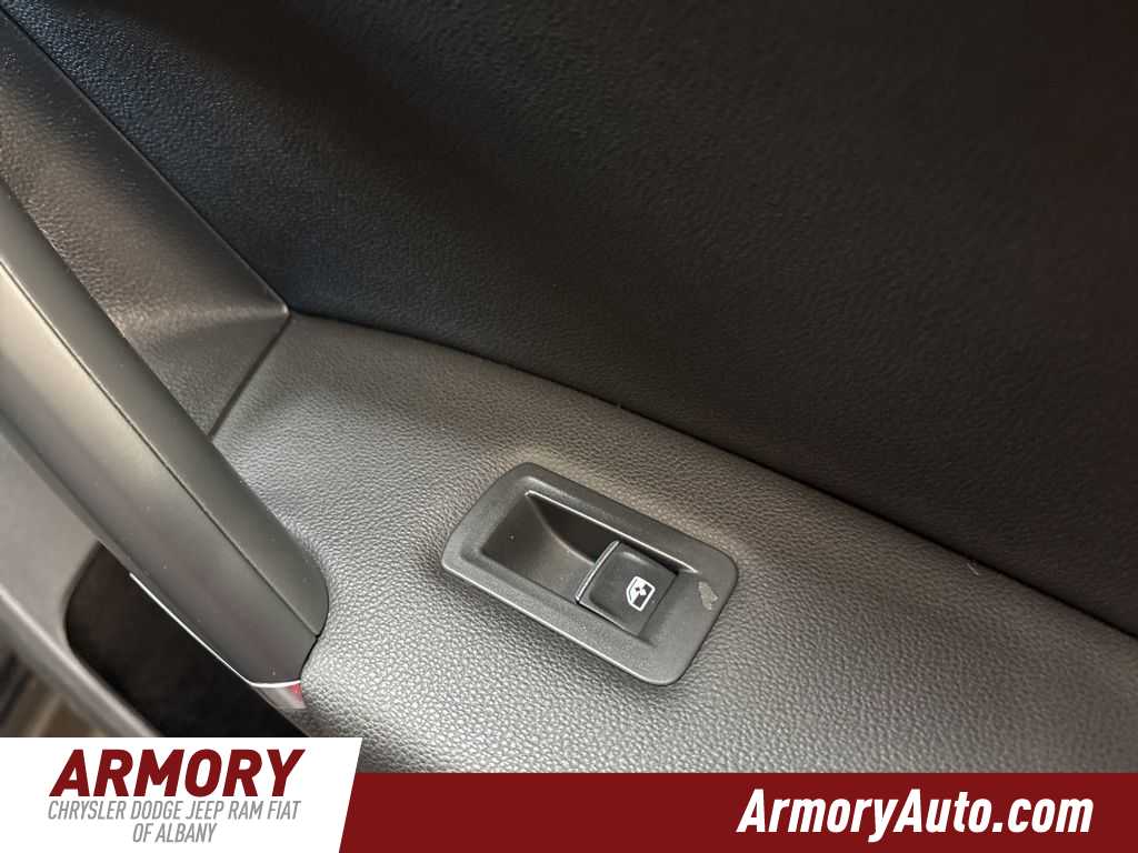 Thumbnail: 2018 Volkswagen Tiguan - 40