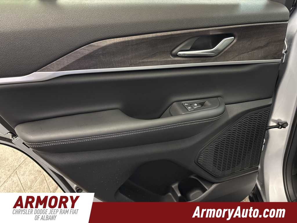 Thumbnail: 2025 Jeep Grand Cherokee - 26