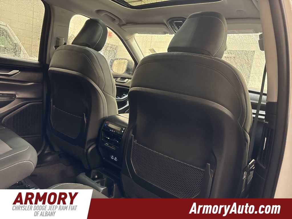 Thumbnail: 2023 Jeep Grand Cherokee L - 35