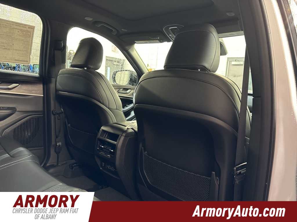 Thumbnail: 2025 Jeep Grand Cherokee - 33