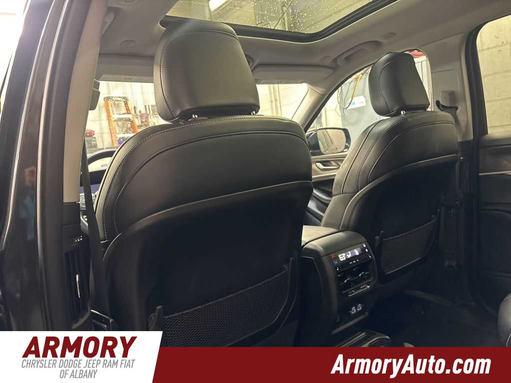 Thumbnail: 2023 Jeep Grand Cherokee L - 28