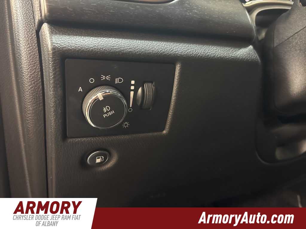 Thumbnail: 2017 Jeep Grand Cherokee - 10