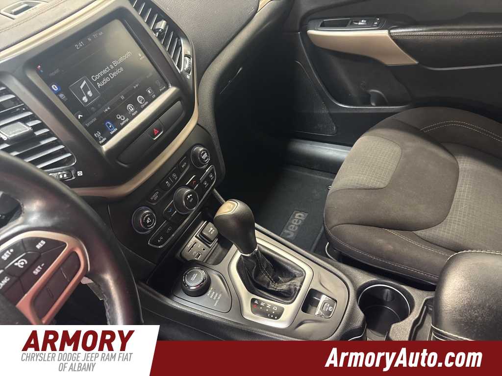 Thumbnail: 2017 Jeep Cherokee - 15