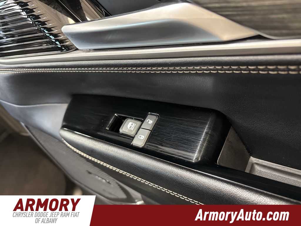 Thumbnail: 2024 Jeep Wagoneer - 45