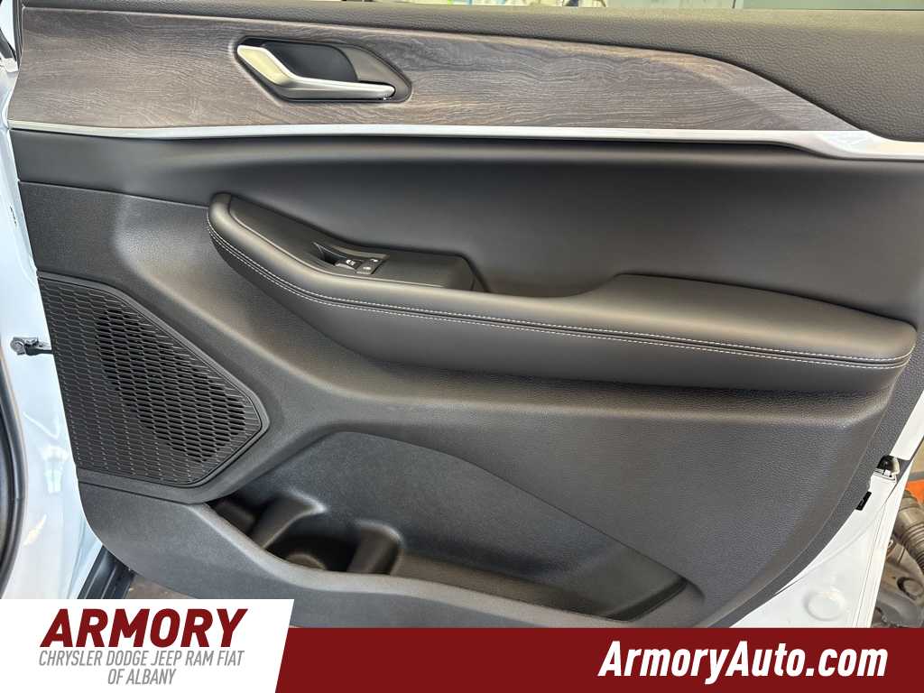 Thumbnail: 2025 Jeep Grand Cherokee - 37