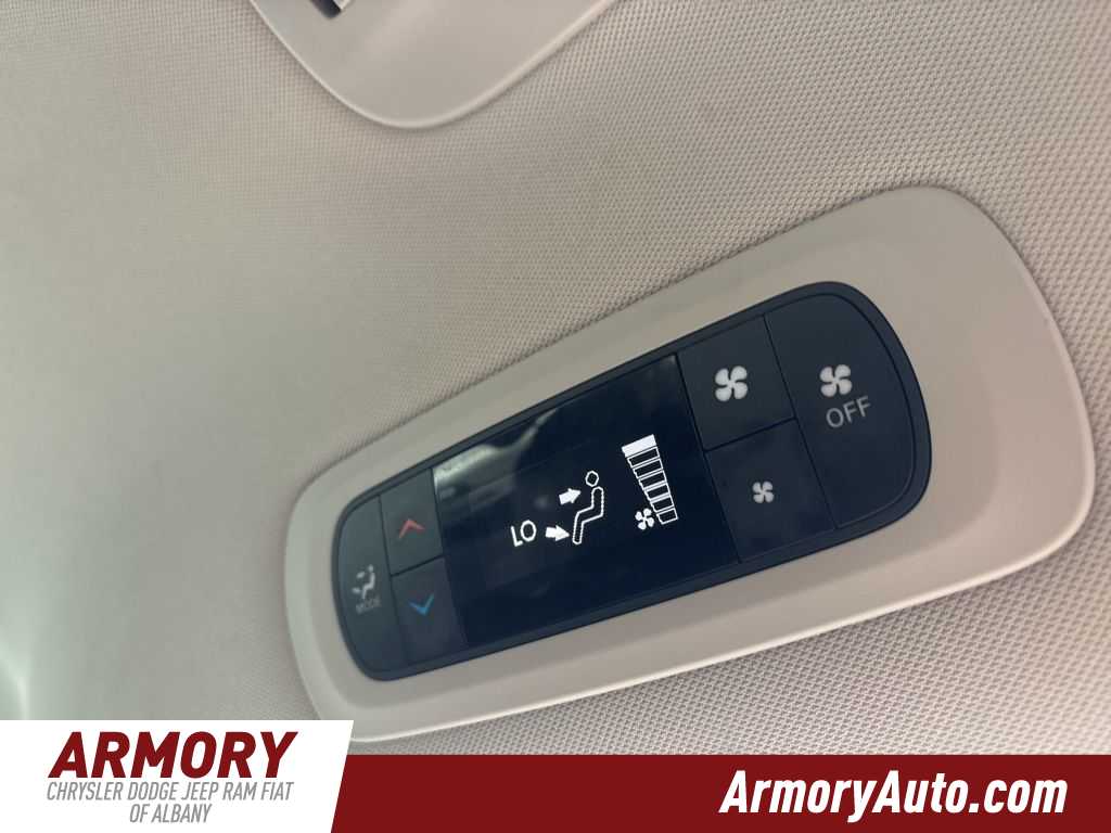 Thumbnail: 2022 Chrysler Voyager - 27