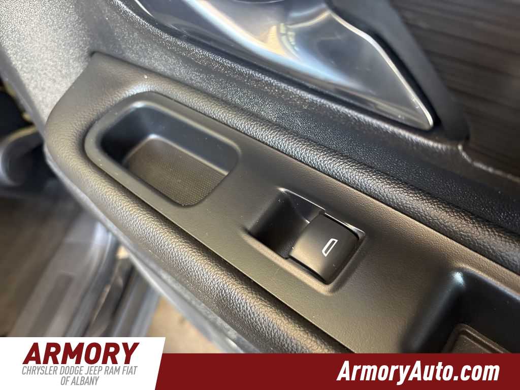 Thumbnail: 2020 GMC Terrain - 32