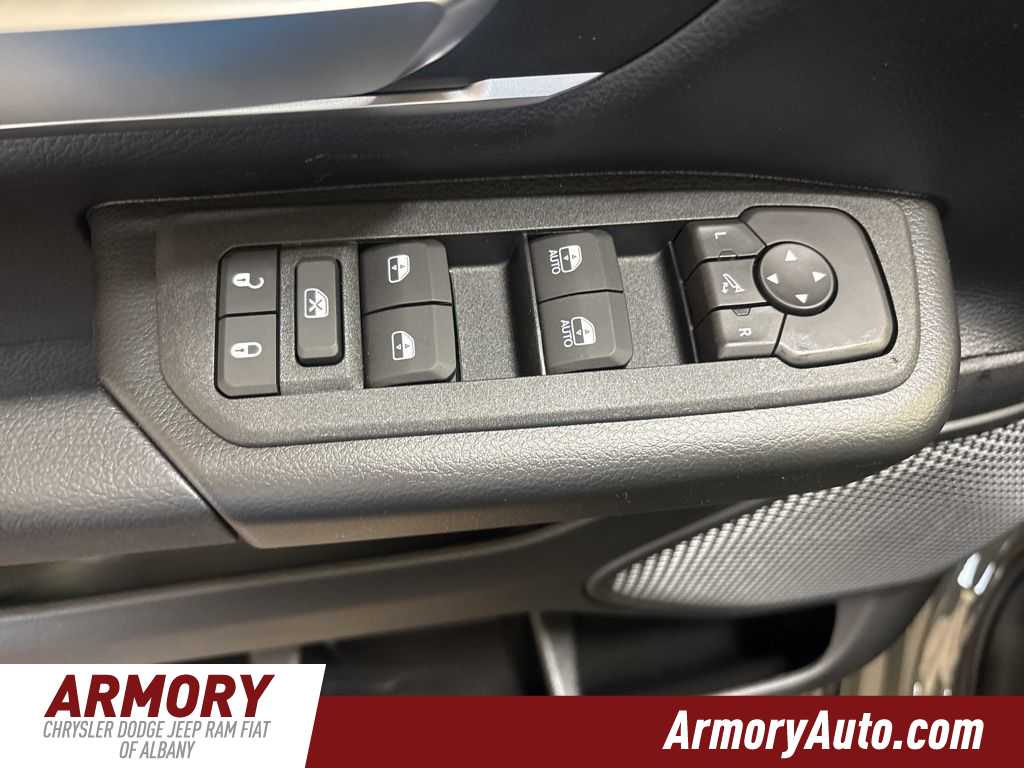 Thumbnail: 2026 RAM 1500 - 9