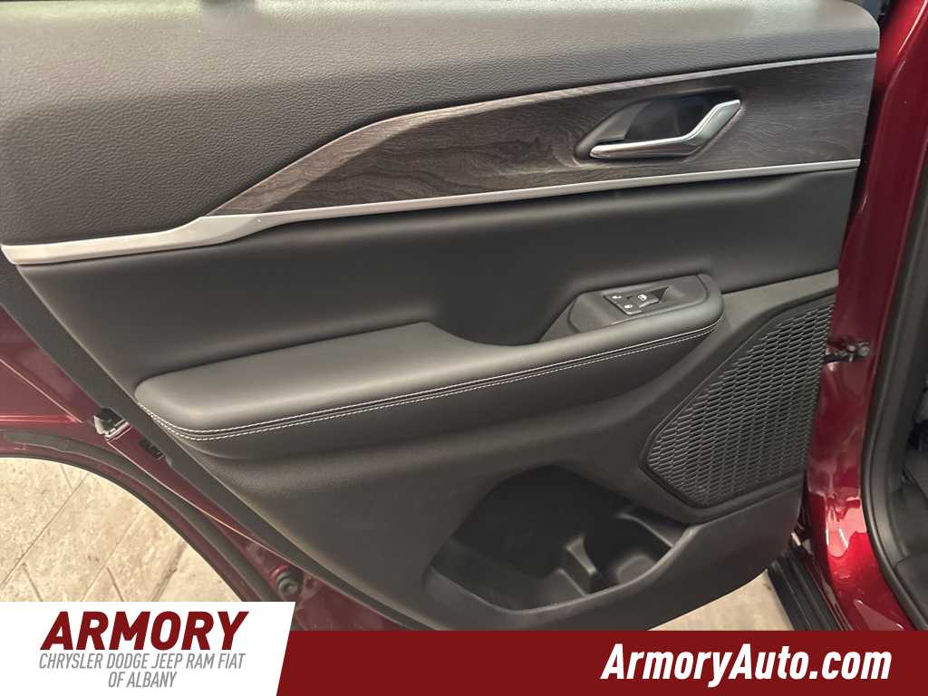 Thumbnail: 2025 Jeep Grand Cherokee - 21