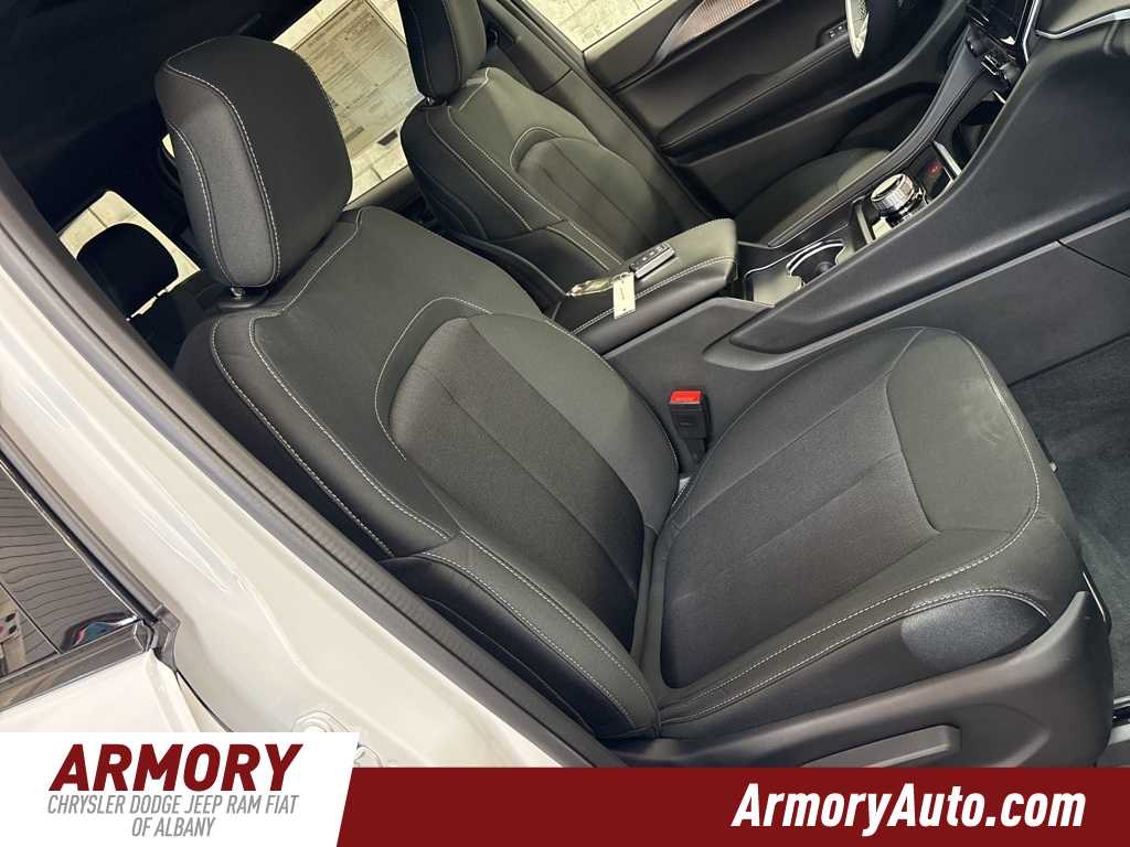 Thumbnail: 2025 Jeep Grand Cherokee - 39