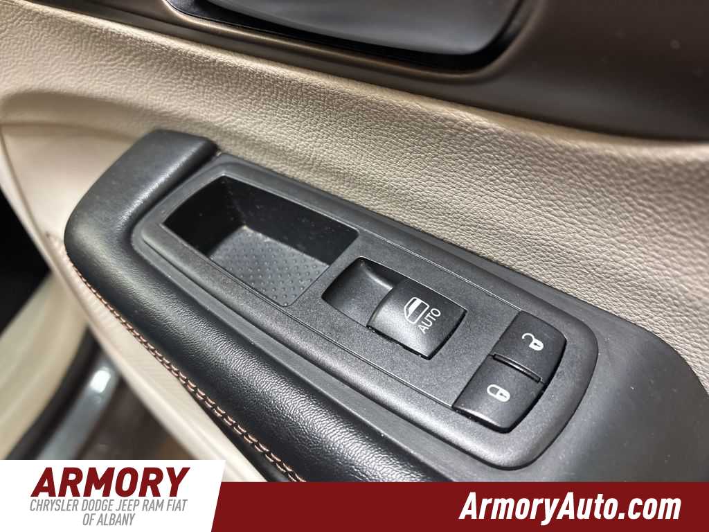 Thumbnail: 2017 Chrysler Pacifica - 38