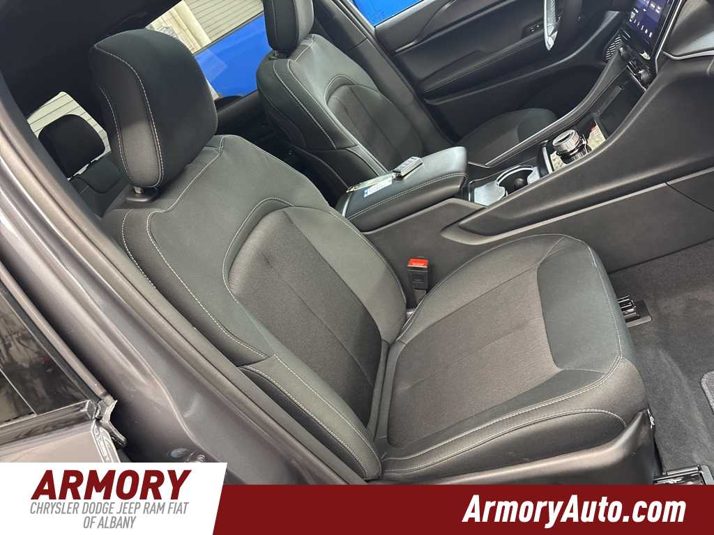 Thumbnail: 2025 Jeep Grand Cherokee - 39