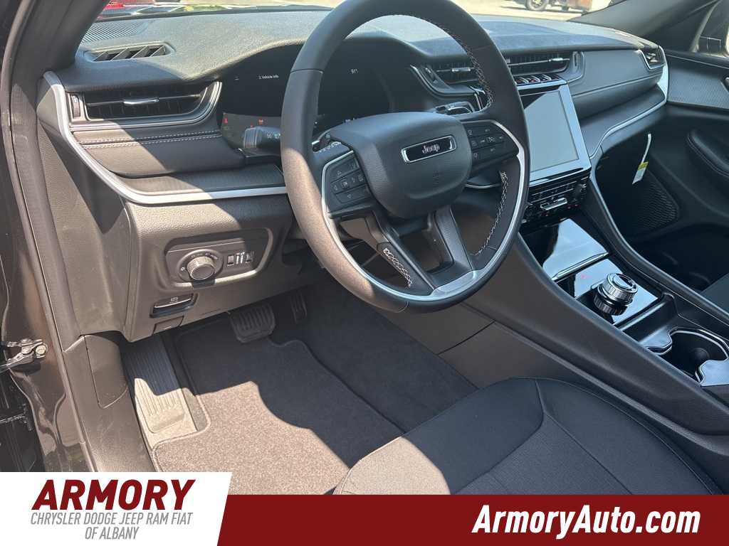 Thumbnail: 2025 Jeep Grand Cherokee L - 9