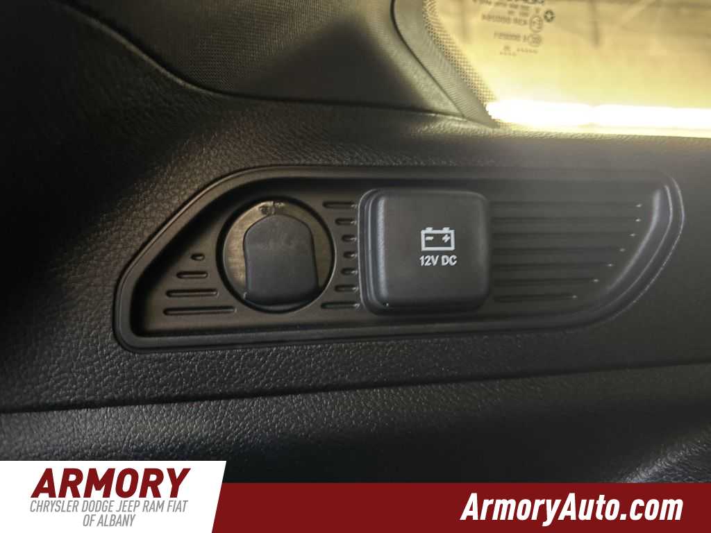 Thumbnail: 2025 Jeep Grand Cherokee - 32