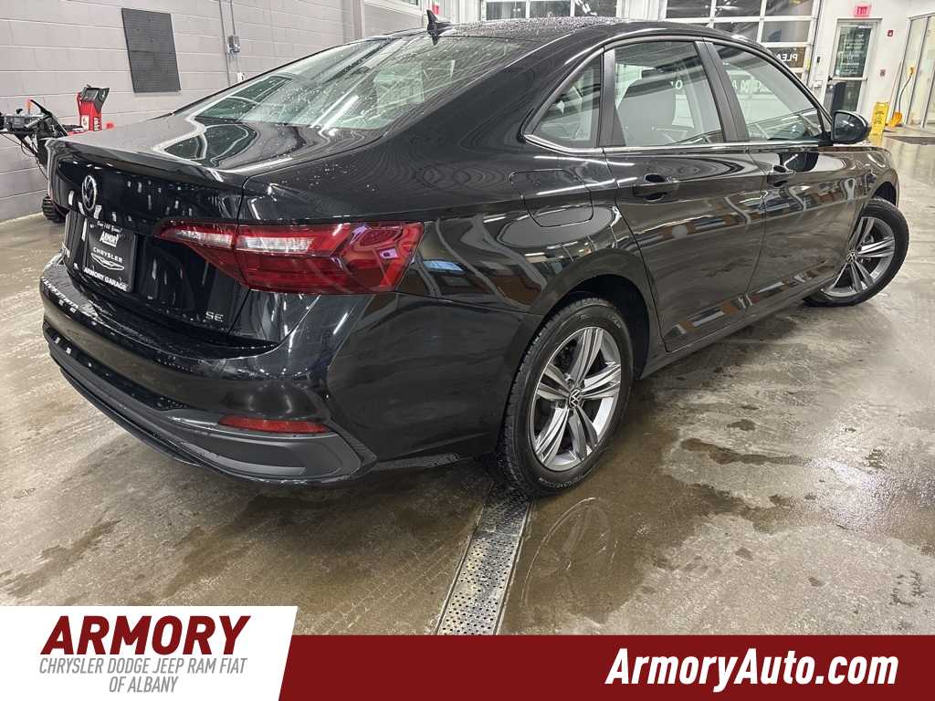 Thumbnail: 2024 Volkswagen Jetta - 3